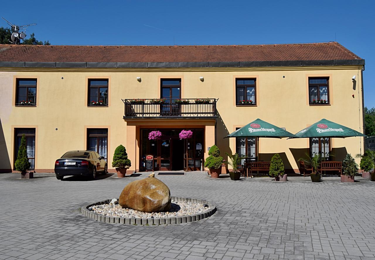 Hotel Penzion Parkur Hrobice Zewnętrze zdjęcie